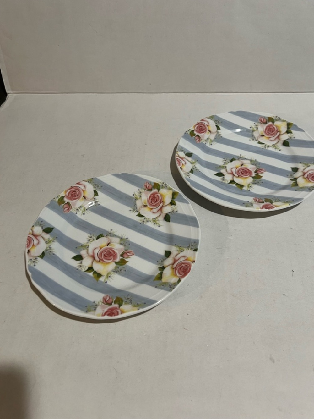 2 MacKENZIE CHILDS WILDFLOWER Blue Dessert PLATES